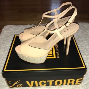 Pour La Victoire Platform TStrap Sandal Salmon8.5